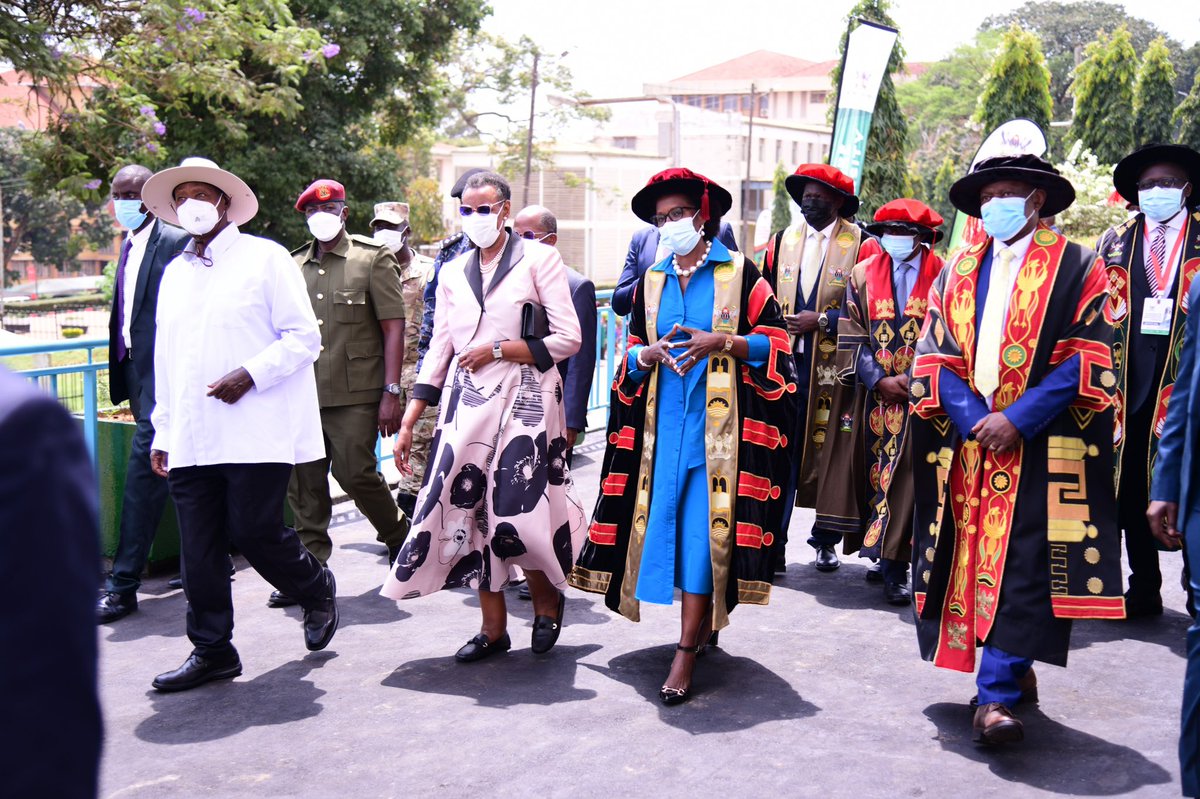 ProfNawangwe's tweet photo. H.E. President Yoweri Kaguta Museveni today opened the reconstructed iconic main administration building of Makerere University and installed Hon. Dr. Crispus Kiyonga as the 8th Chancellor of this great institution. Congratulations, Mr. Chancellor! https://t.co/9CmvNyTikw