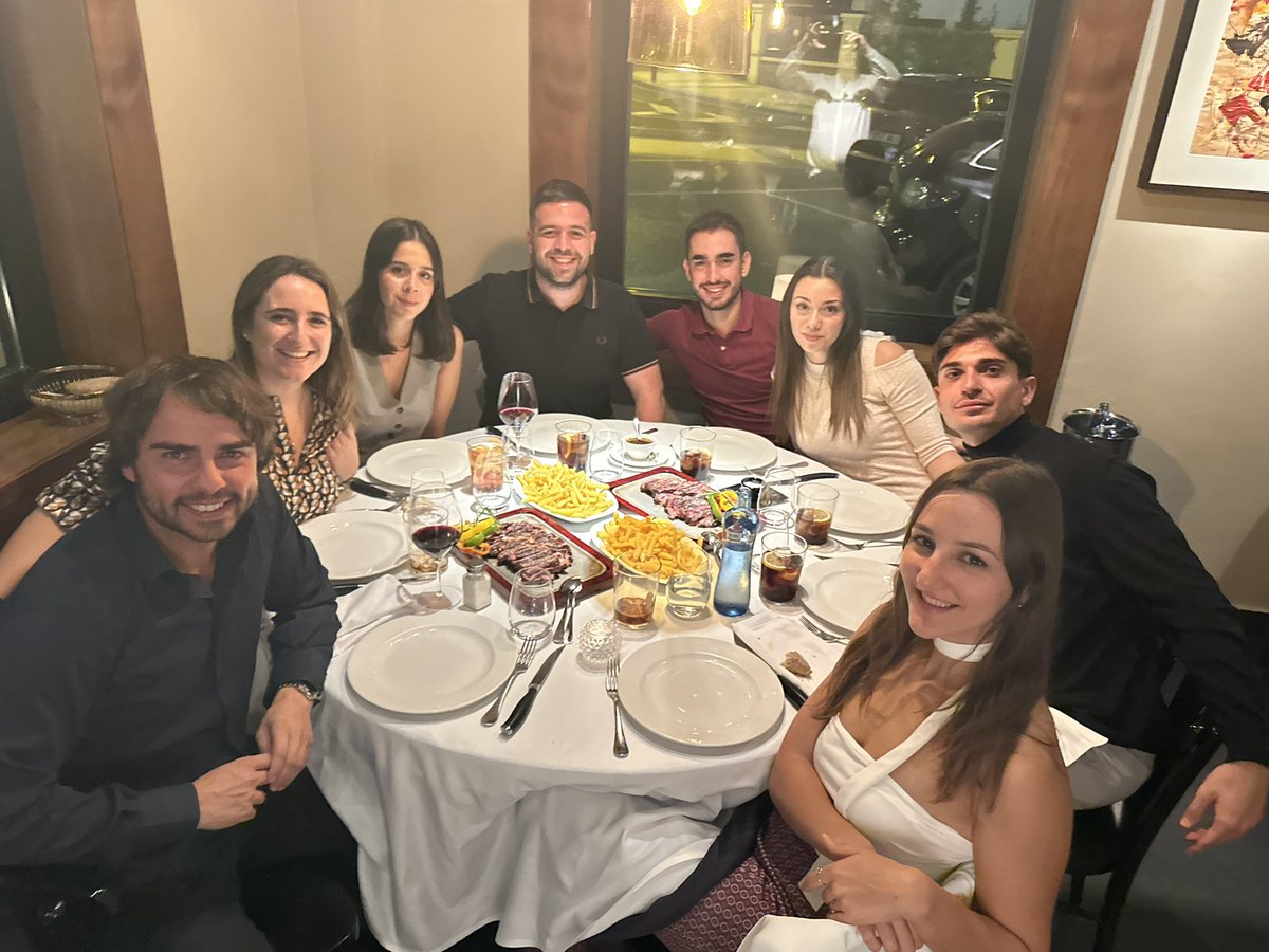 Cuando la juventud, el talento y la profesionalidad se hacen una, surge esta maravillosa generación en <a href="/indol_ins/">Instituto Nacional del Dolor (INDOL)</a> y <a href="/terapiamanualUE/">Terapia Manual UE</a>  Muy orgulloso de su trayectoria y aprendiendo mucho de ellos! Magnífica cena!