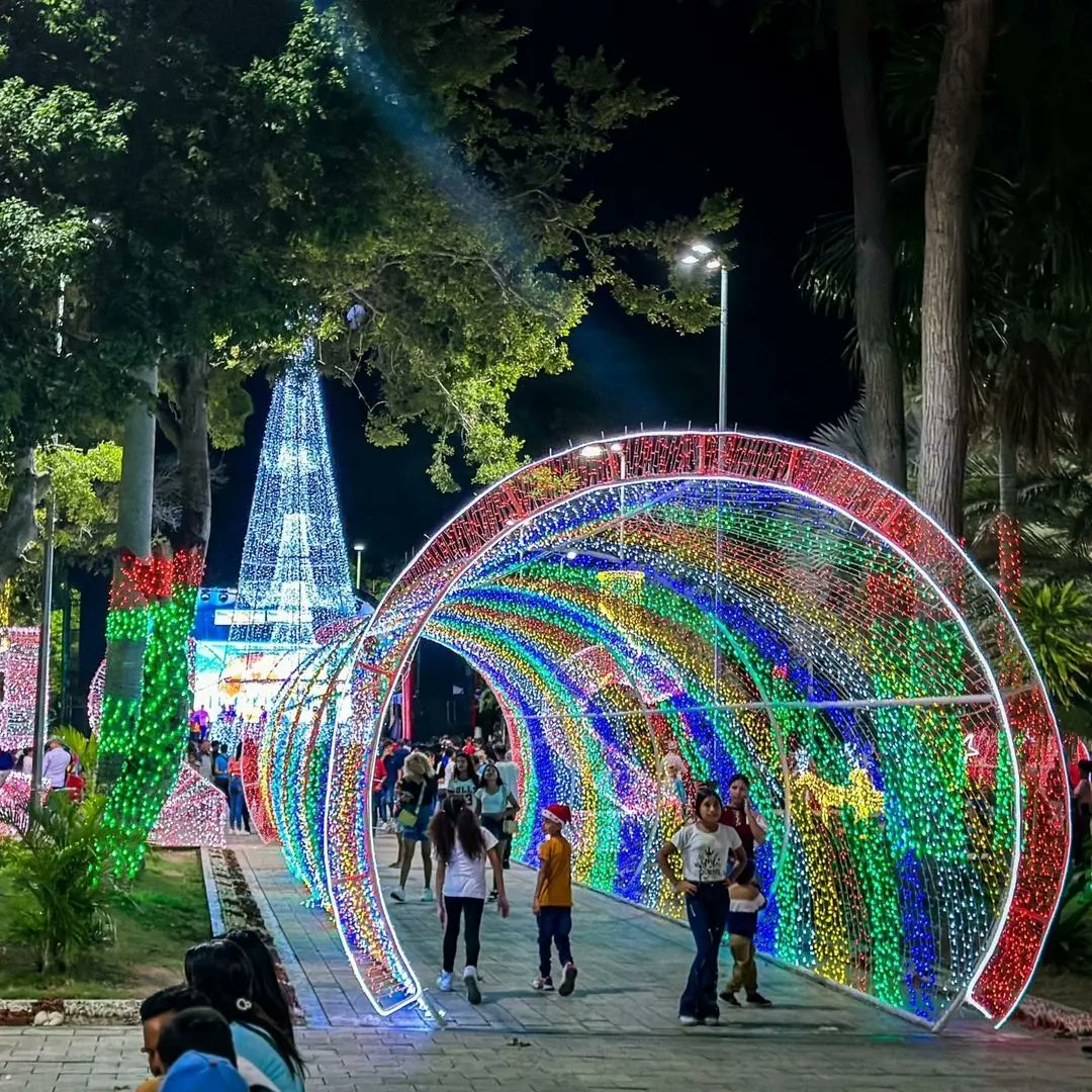 Éste 1.⁰ de octubre, en la Plaza Bolívar de la ciudad de Cumaná, se realizó el tradicional encendido de la Navidad, siguiendo las orientaciones del presidente Nicolás Maduro, dando inicio así a la Navidad en el estado Sucre.