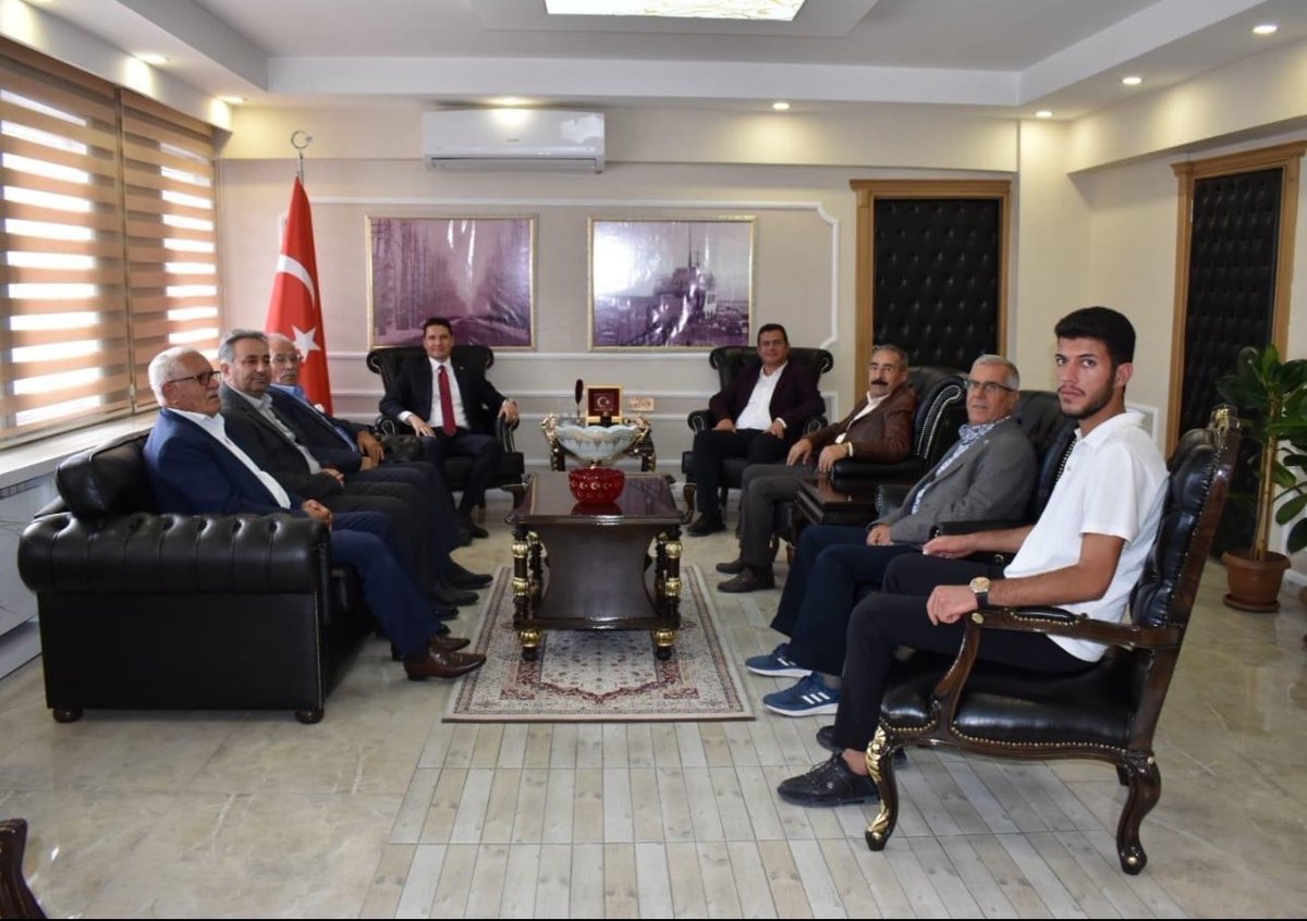 Mehmet Nuri BAŞDİNÇ (@mnuribasdinc) on Twitter photo Kısa bir süre önce Tuşba ilçemize atanan
Kaymakam <a href="/musagoktas_/">Musa Göktaş</a> beyi makamında ziyaret
ettik.Misafirperverliğinden dolayı kendisine teşekkür ediyor,yeni görevinin hayırlı olmasını diliyorum. Kısa bir süre önce Tuşba ilçemize atanan
Kaymakam <a href="/musagoktas_/">Musa Göktaş</a> beyi makamında ziyaret
ettik.Misafirperverliğinden dolayı kendisine teşekkür ediyor,yeni görevinin hayırlı olmasını diliyorum.