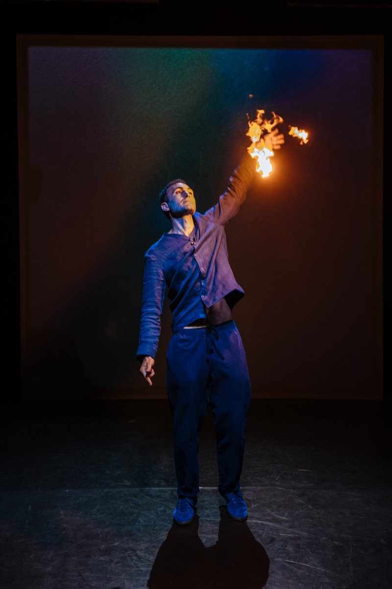 “Here...and now.”  A performance that you can't miss. 
✨Come and experience <a href="/khalidabdalla/">Khalid Abdalla</a>'s Nowhere!
<a href="/battersea_arts/">BatterseaArtsCentre</a>  1-19 Oct: Info &amp; tickets: bit.ly/3xvNfXU   
<a href="/HOME_mcr/">HOME</a>  22-26 Oct. Info &amp; tickets: bit.ly/3L0nNNa  
📸<a href="/helenmurraypix/">Helen Murray</a>