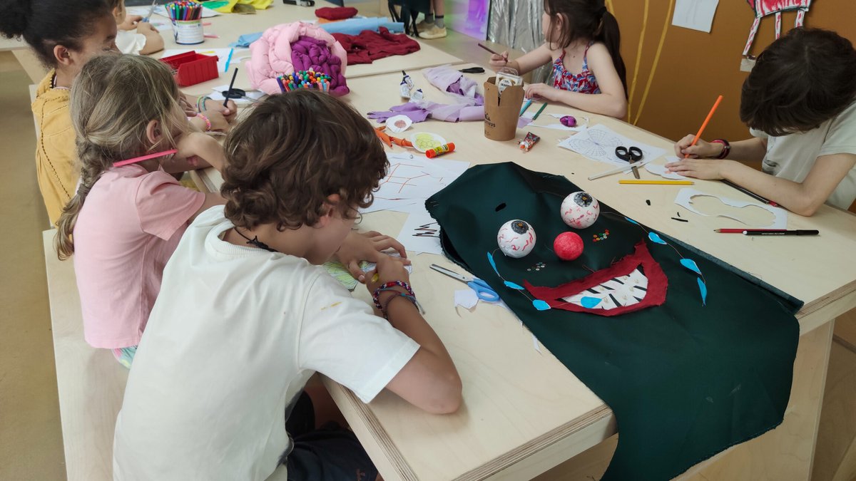 ✂ Les expositions reprennent, et avec elles nos #ateliers jeunes publics au Plateau et aux Réserves ! 🌟
Nos médiateurs, médiatrices et parfois des artistes vous invitent à explorer, observer et créer autour des œuvres 🎨
👀 Programme des ateliers : swll.to/JP24