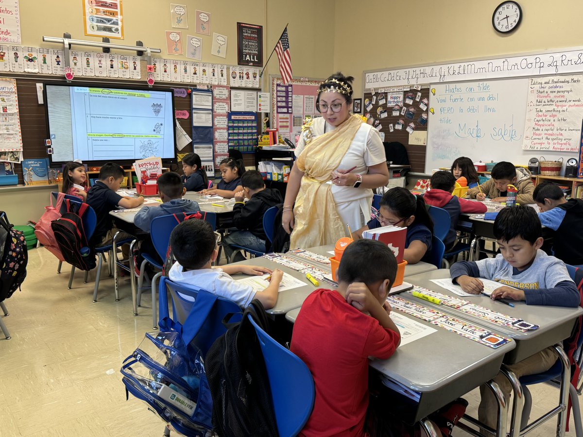Brett Gallini, Ed.D. (@brettgallini) on Twitter photo JP Henderson ES: 8:00 am and students are engaged for the day ahead. Their teacher has dressed up in character to bring her ELA lesson on Greek Mythology to life #HQI <a href="/DrLuzMMartinez1/">Dr Luz M Martinez</a> <a href="/Dr_JDavila/">Dr. Josefa Dávila</a> @HISDCentral 💯 JP Henderson ES: 8:00 am and students are engaged for the day ahead. Their teacher has dressed up in character to bring her ELA lesson on Greek Mythology to life #HQI <a href="/DrLuzMMartinez1/">Dr Luz M Martinez</a> <a href="/Dr_JDavila/">Dr. Josefa Dávila</a> @HISDCentral 💯