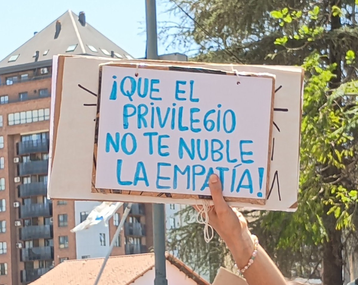 Angie_maha's tweet photo. Sale nuevo hilo de carteles porque yo digo. #UniversidadPublicaSiempre #Ciencia #MarchaaUniversitaria https://t.co/0M77eBcGJc
