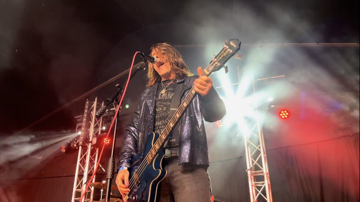 hellfireband's tweet image. Just over a week to go until this sexy show! It’s free entry so there’s no excuse, hope to see all of your faces there👌👀
•
#livemusic #rockband #gigs #rocknroll #sexwee #leicestermusic #rockshow #rocknrollshow #sleaze #sleazerock #rockfestival #photoshoot #bandphotoshoot