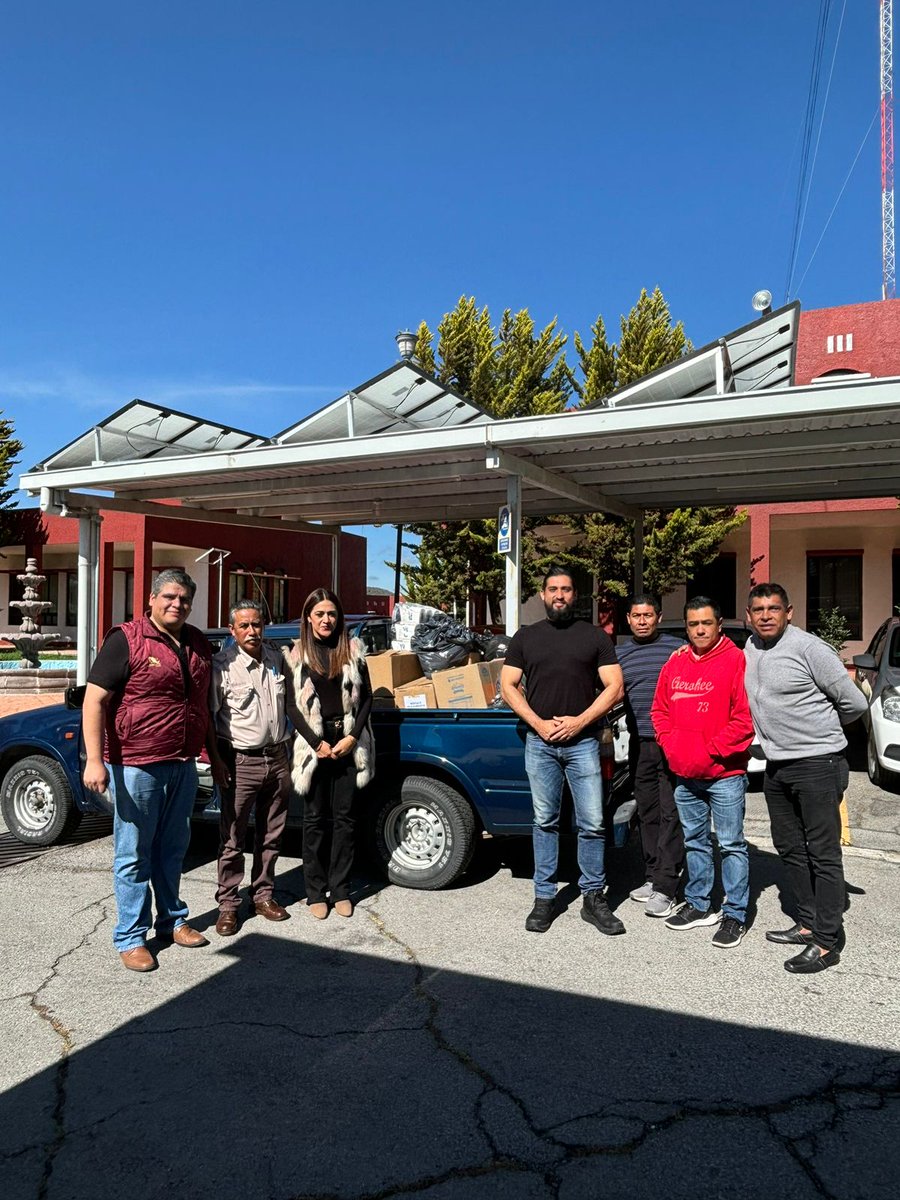 En el marco del Día Internacional de las Personas de Edad, llevamos a cabo la campaña "Manos Solidarias para Nuestros Adultos Mayores", con gran éxito. El personal de la Dirección General del CECyTEH y los planteles de la zona centro.