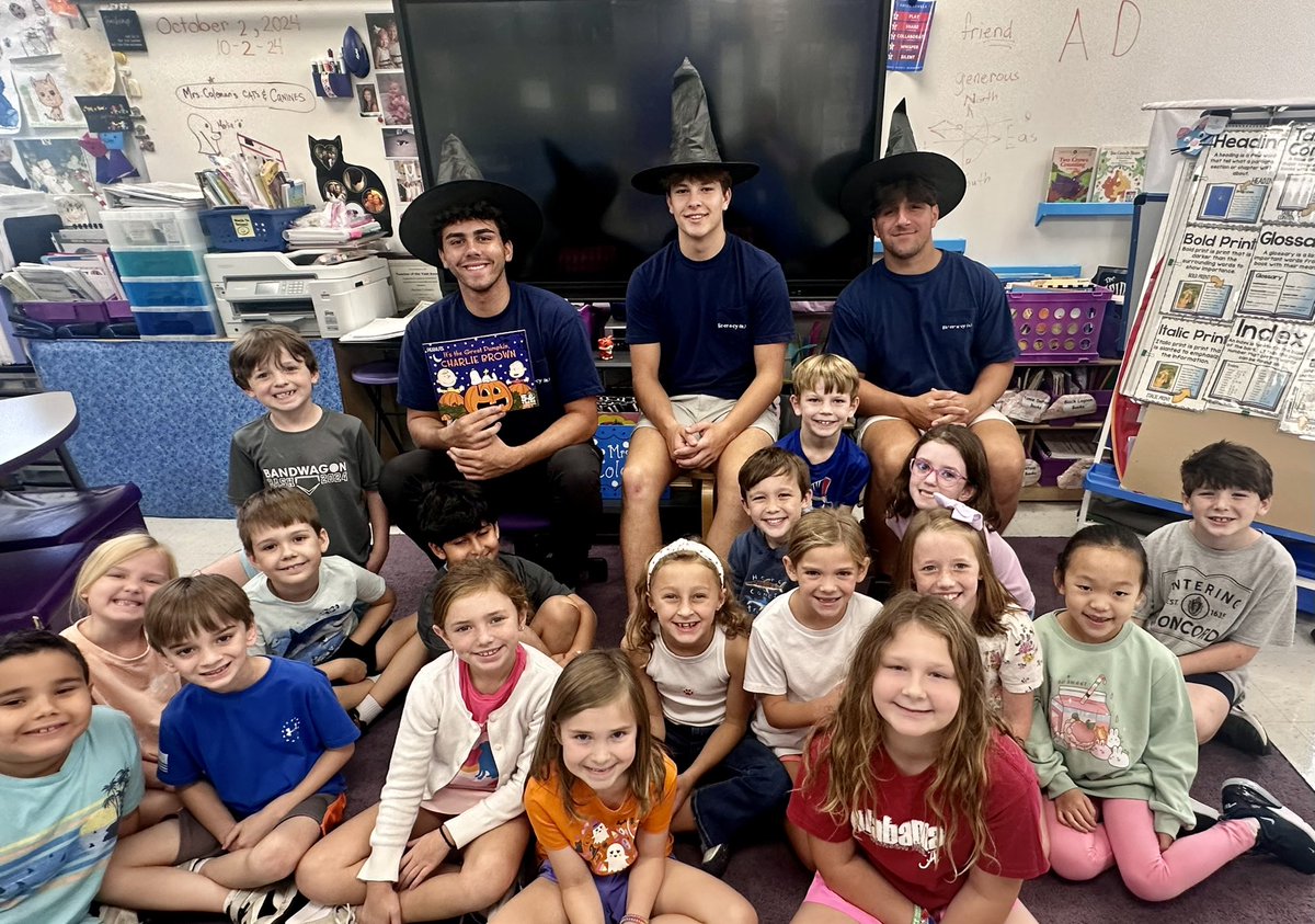 vhhslitclub's tweet photo. Kicking off the fall season with our @vhcschools Book Buddies! 🍂📚🍂 https://t.co/oAirXaei7p