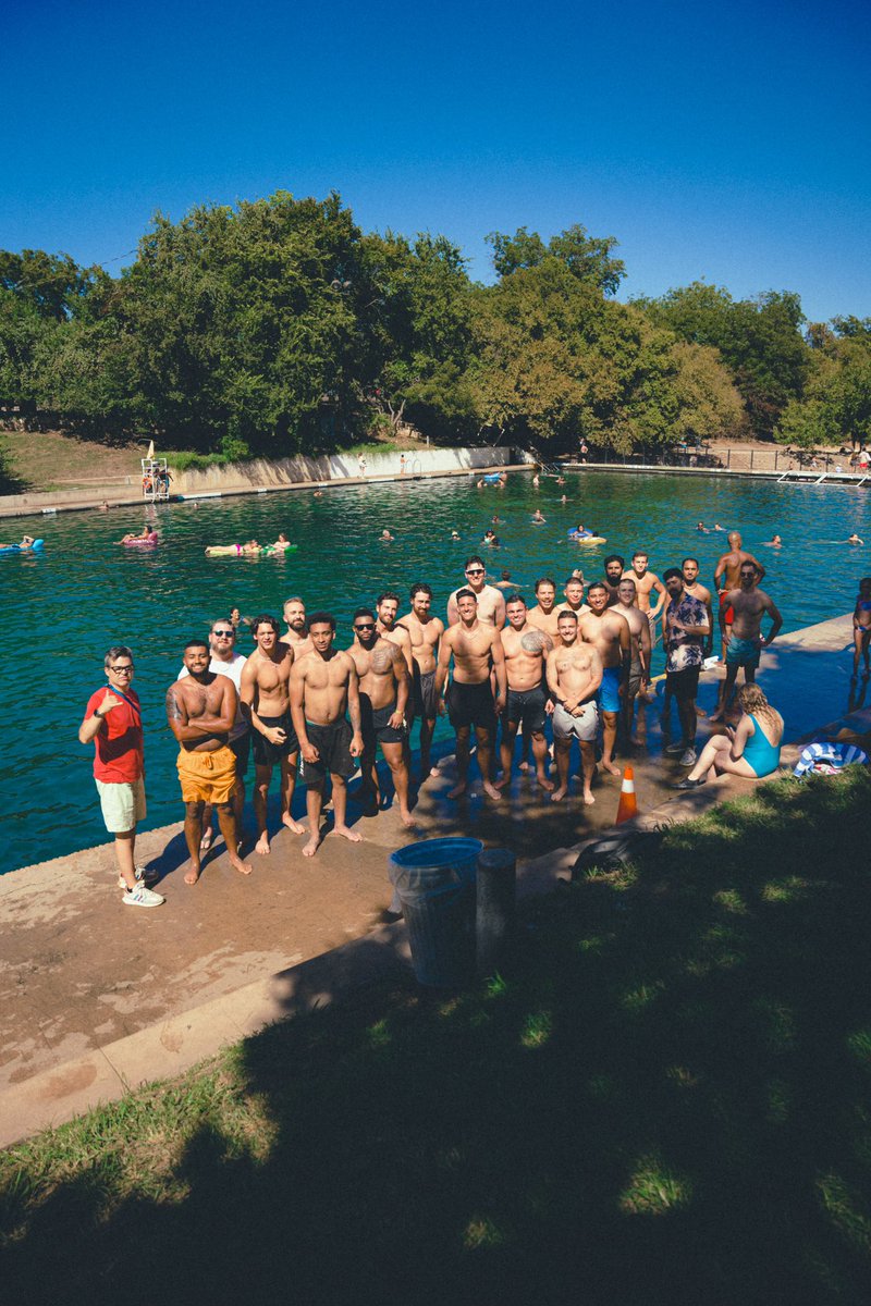 serialsales's tweet image. Event photos bangin