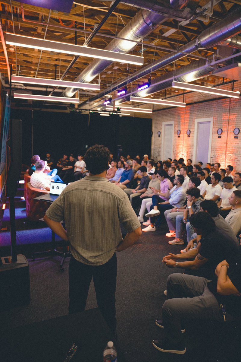 serialsales's tweet image. Event photos bangin