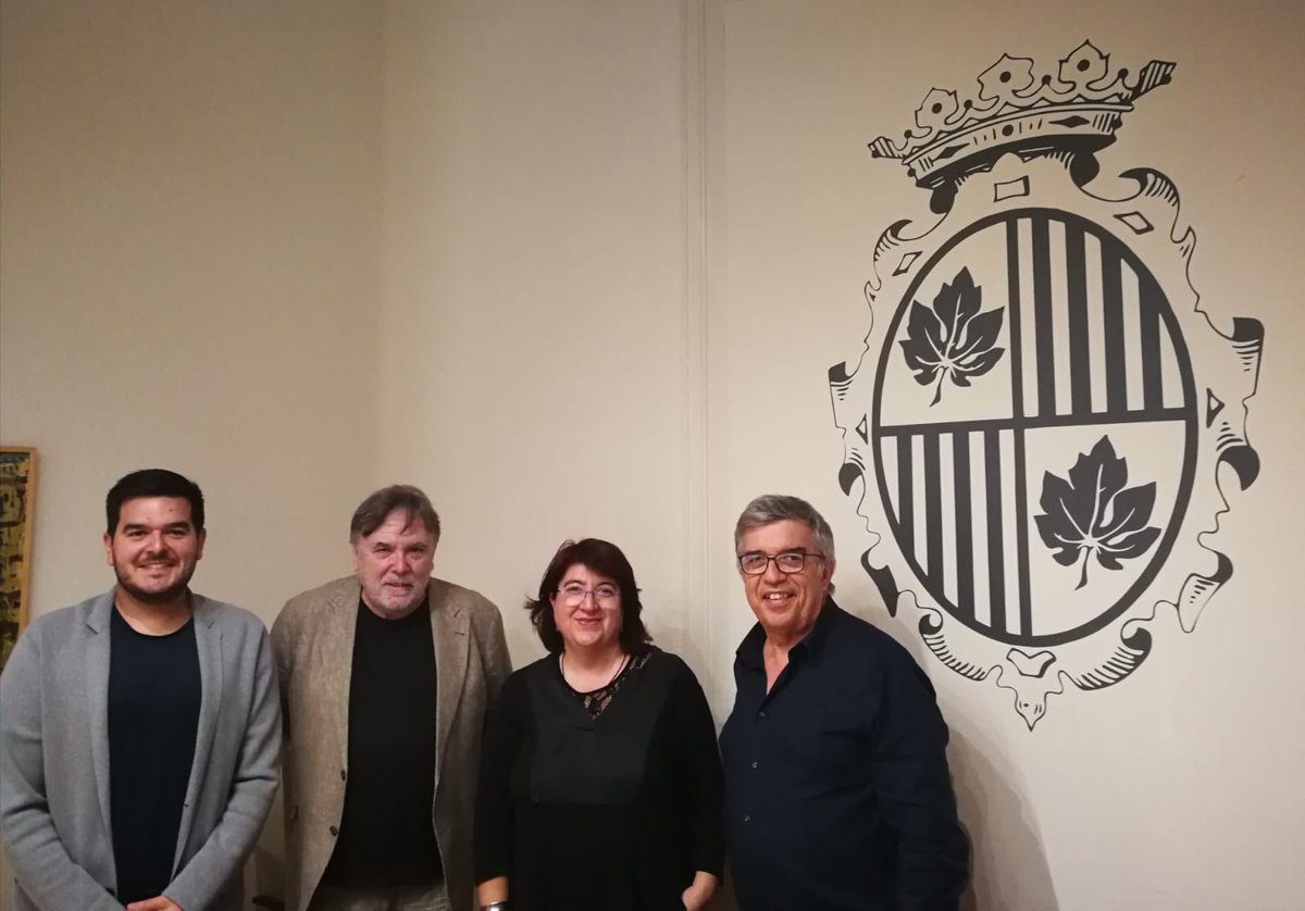 amicscastellsantferran (@amicscsf) on Twitter photo Reunió de treball amb els regidors de cultura i memòria històrica de <a href="/ajfigueres/">Ajuntament de Figueres</a>. Una reunió per desenvolupar les properes accions, en especial les que desenvoluparem gràcies al Memorial Democràtic, per acostar el Castell de Sant Ferran i el seu passat a la ciutadania. Reunió de treball amb els regidors de cultura i memòria històrica de <a href="/ajfigueres/">Ajuntament de Figueres</a>. Una reunió per desenvolupar les properes accions, en especial les que desenvoluparem gràcies al Memorial Democràtic, per acostar el Castell de Sant Ferran i el seu passat a la ciutadania.