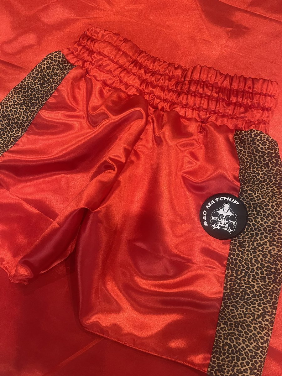 bad_matchup's tweet photo. 🔥 Be fierce with luxury 🔥 Satin red  X leopard accent panels #boxing #mma #Fighter #LuxuryLifestyle #boxingtrunks #customtrunks https://t.co/acwgMYIjF1