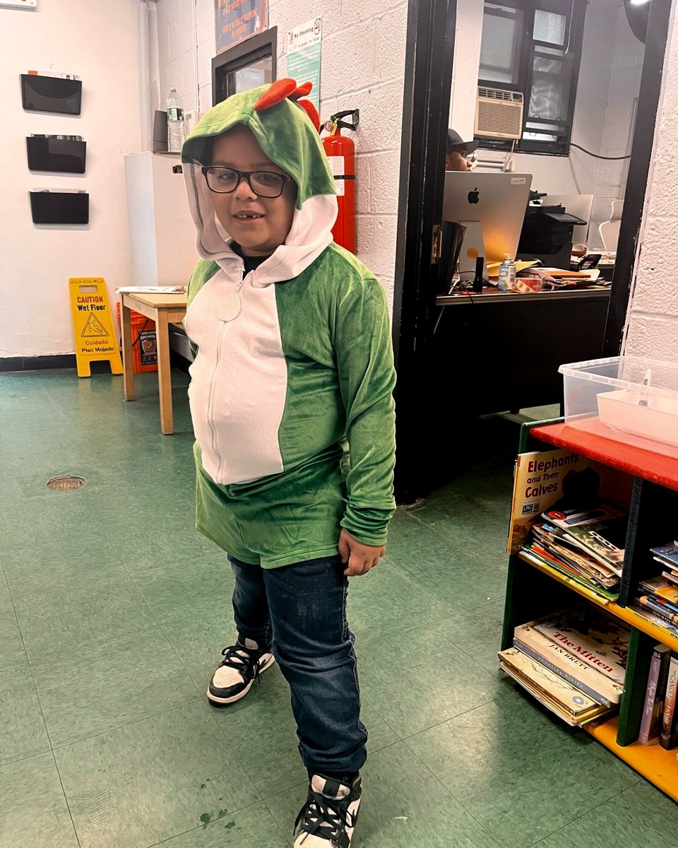 casw_inc's tweet photo. As we begin the spookiest month of the year 👻🎃 our imaginations naturally turn to costumes, and of course, past events where our participants used their creativity to make another day of programming extra special ✨

#caswinc #nycyouth #afterschool #spooktober https://t.co/nCNqKSZ0UW