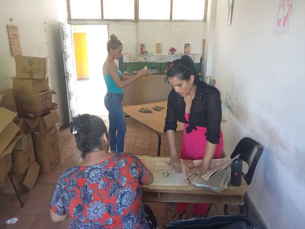 #HOY en nuestro instituto, los instructores de arte comienzan su preparación para el desfile por el día de la cultura cubana.
Porque trabajar con amor es un arte.
#culturayamor
#EducaciónVillaClara
#VillaClaraConTodos
#CubaMined
#culturayaprendizaje