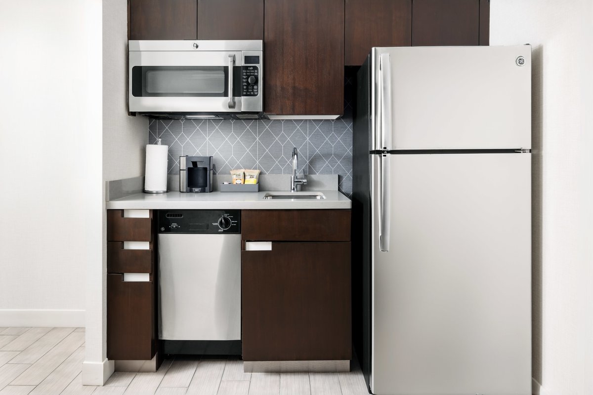 ResidenceInnWTC's tweet photo. Our oversized suites offer fully equipped kitchens with refrigerators, microwaves and dishwashers - making it easy to feel at home while you're here in the city! 🍳 https://t.co/6T3ahqDuYT