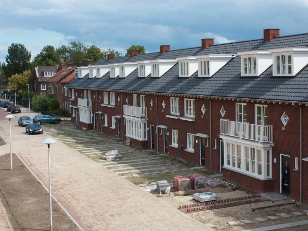 Geld verdienen met bezwaar maken. Te midden van een woningcrisis. Dat kan gewoon écht niet. Toch gebeurde het recent nog in Rotterdam. Vandaag stel ik daarom met meerdere fracties vragen over de Utrechtse situatie(s) als het gaat om bezwaar. Benieuwd👇 #raad030 #wonen #bezwaar