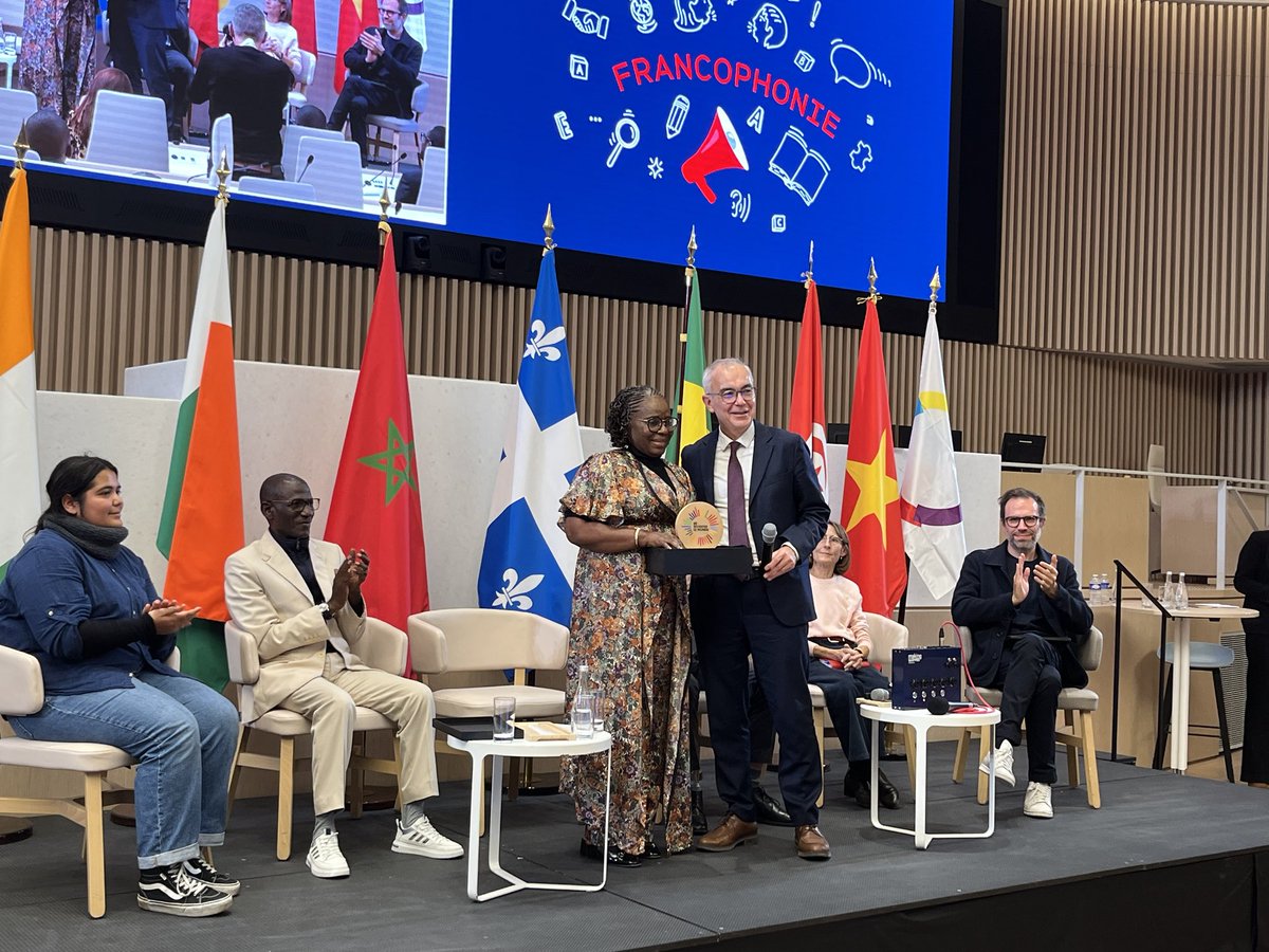 AudrasFrederic's tweet photo. Grand plaisir de remettre le premier prix ⁦@AFD_France⁩ Réinventer le Monde au lycée Yopougon pour le podcast « La consultation » à l’occasion des premières rencontres franciliennes de la francophonie ⁦@iledefrance⁩ ⁦@stephlanfranchi⁩ ⁦⁦@AdrienHaye⁩ https://t.co/UtyCTOHlDA