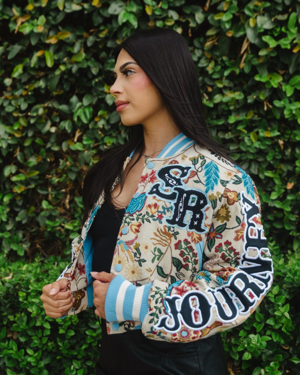 Shiekh's tweet image. Layer up in style with our Botanic-inspired Tapestry Cropped Jacket. 🍃💖

Shop on line, pick up in-store
[Link in Bio]

#SmokeriseNY #StyleInspo #CroppedJacket #Trendy
