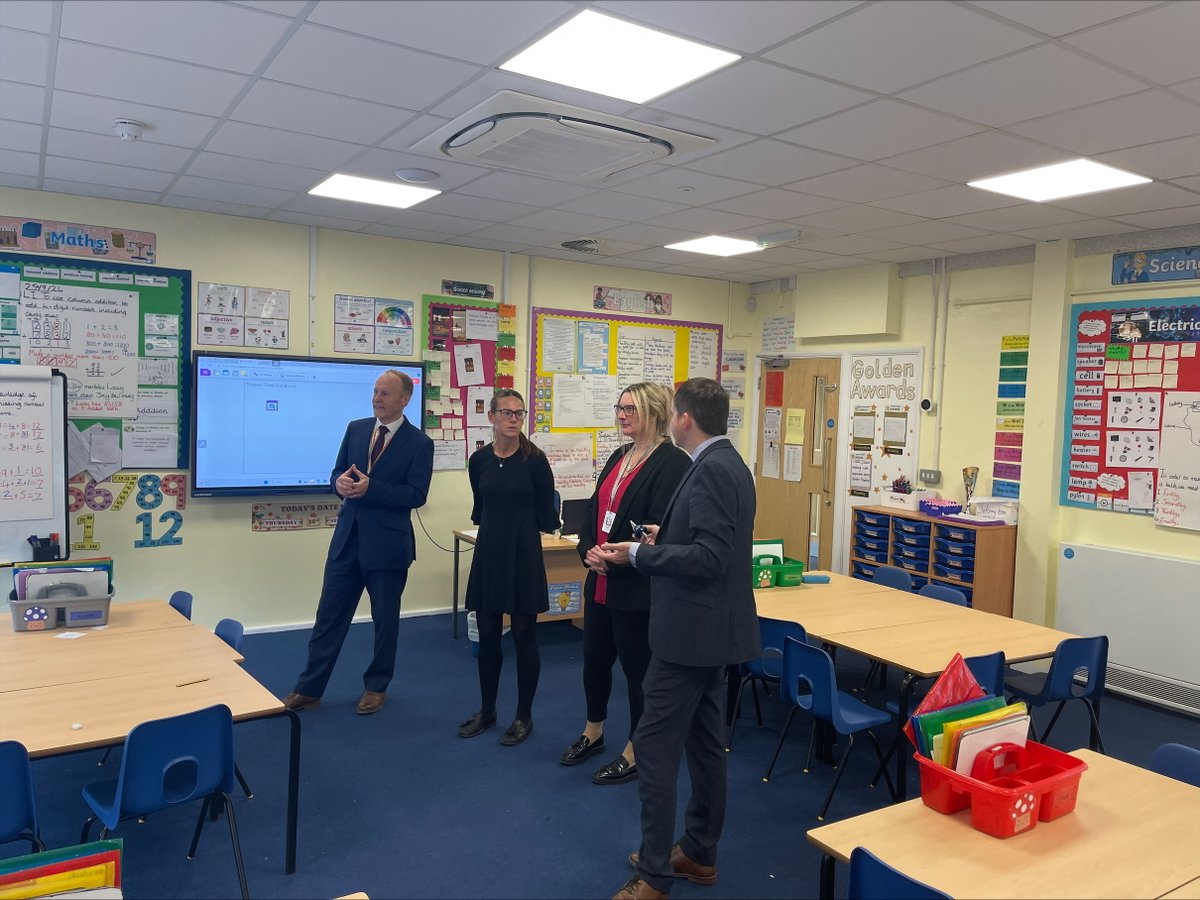 Last week, Cllr Vikki Hartstean, Cabinet Member for Children's Services and Education visited Dilkes Academy in South Ockendon to see the work they are doing to help SEND students reach their potential.

To learn more about the visit, go to: orlo.uk/nt2dD