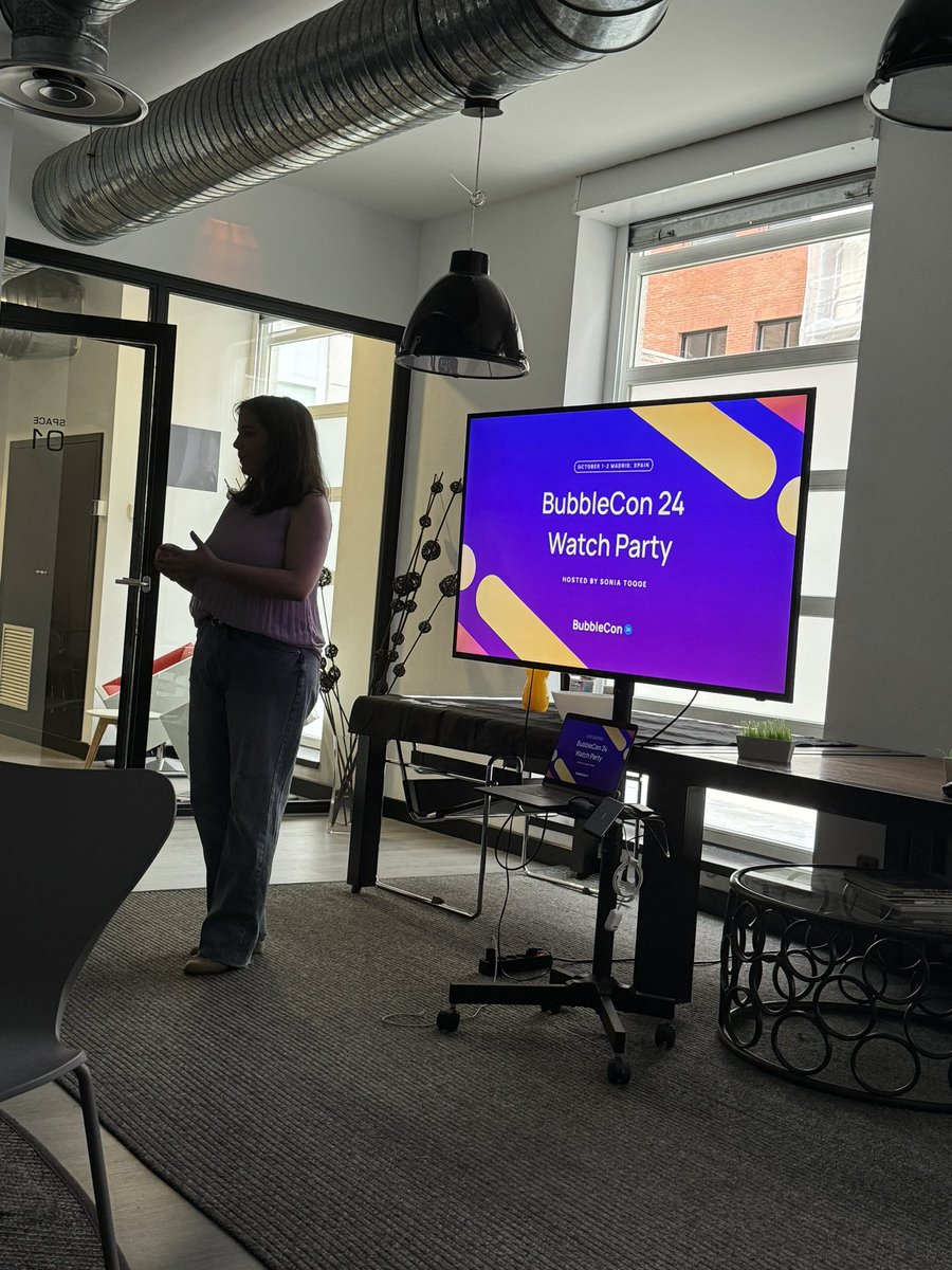 picsoung's tweet photo. Quick stop by #bubblecon watch party in Madrid
Thank you @sonia_toqqe for the invite!
Great community 🤩
@bubble https://t.co/UeDASLBHGz