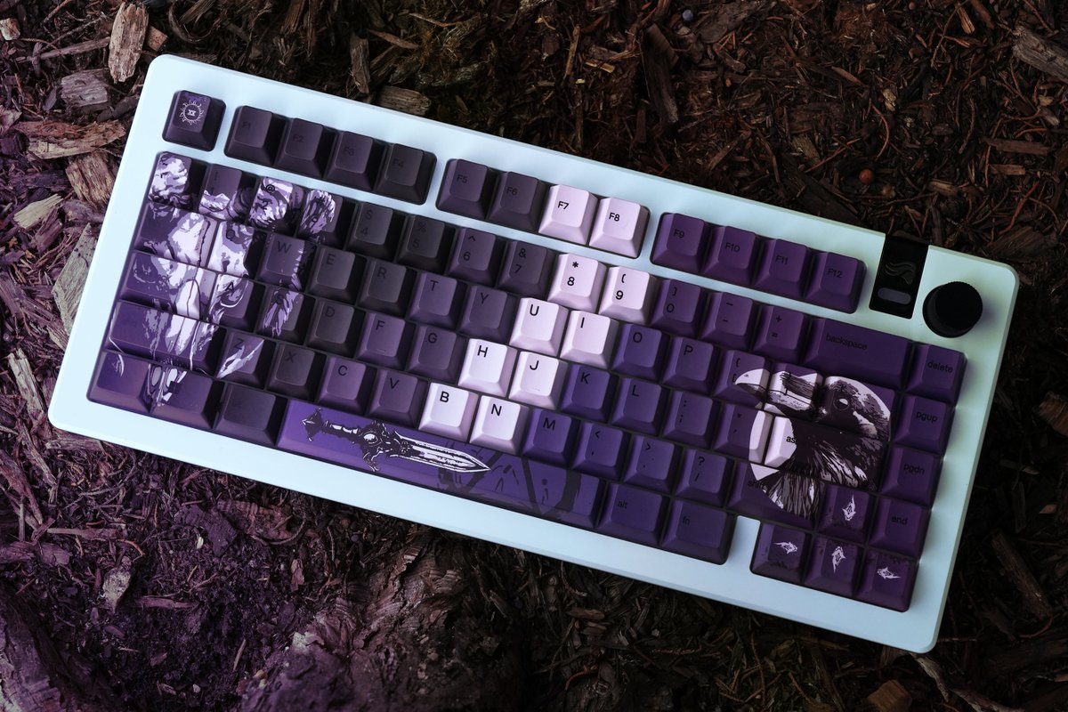 MissMachoTV's tweet photo. The new limited edition Black Magic keycap set by @Glorious is now available 😍 I had so much fun taking photos of this one cause its so spooky themed
If you want it, be sure to use code MACHO at checkout. It✨magically✨gives you a discount.
#IAmGlorious #KeyCapsules