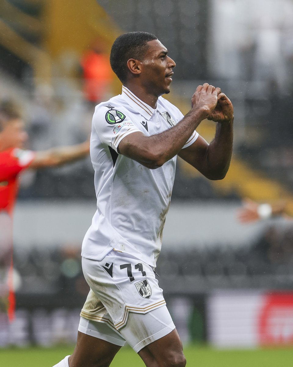 VitoriaSC1922's tweet photo. With love, Gustavo Silva 🫶
#EspíritoDeVitória • #UECL • #VSCNKC https://t.co/dWbezP2jzz