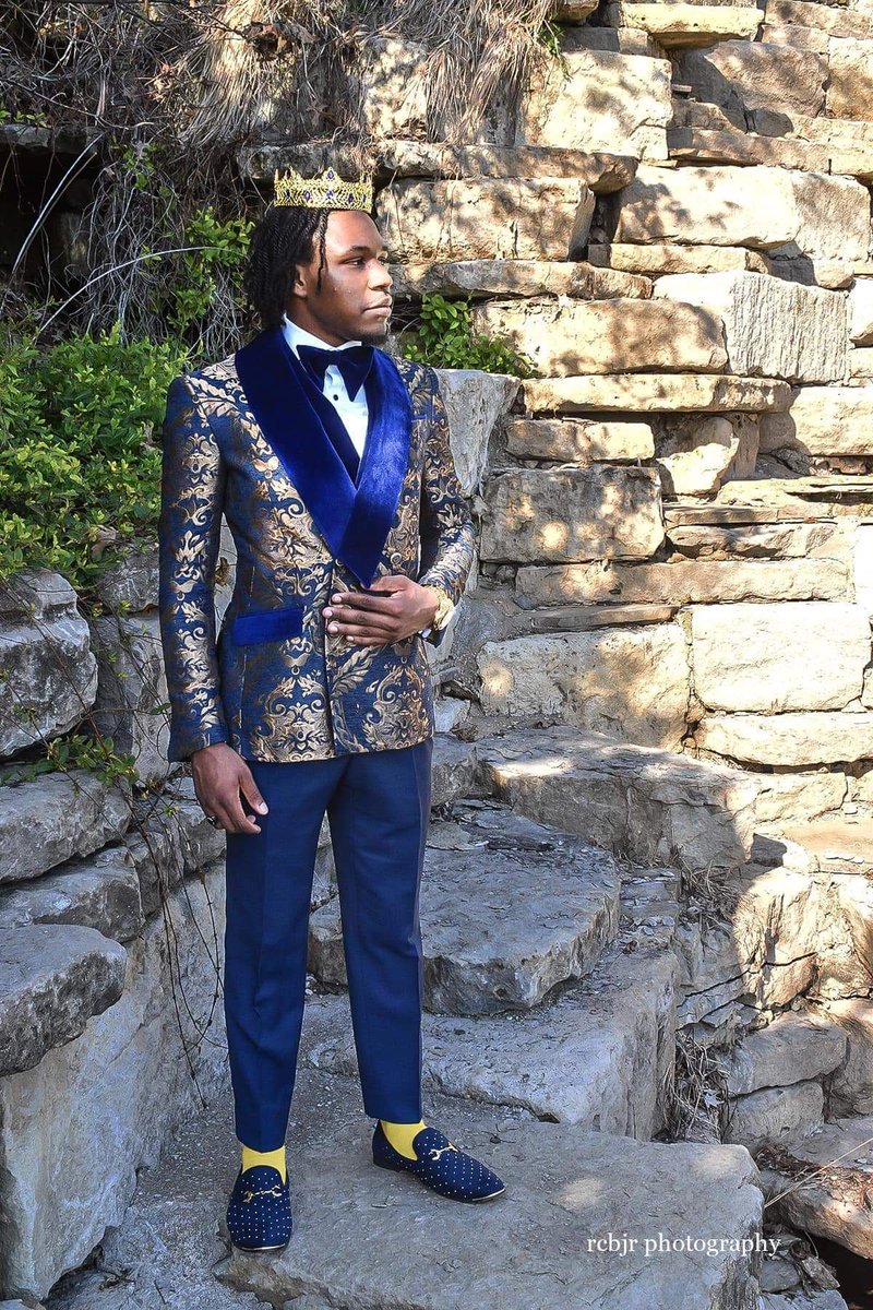 SMH_ATELIER's tweet image. "Looking like a king in a blue and gold tuxedo: Because why settle for a crown when you can have the whole royal ensemble? 👑✨ #KingOfTheNight #BlueAndGold #SeanMHortonAtelier"