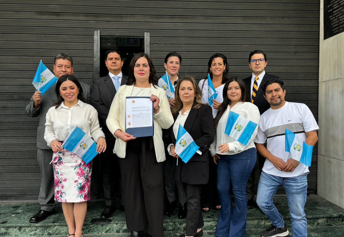 familiaimporta's tweet photo. Hoy, como guatemaltecos, presentamos una inconstitucionalidad ante la @CC_Guatemala
contra el Acuerdo Ministerial 214-2024 #noal214 #nocensura https://t.co/x3VzIlVKuw