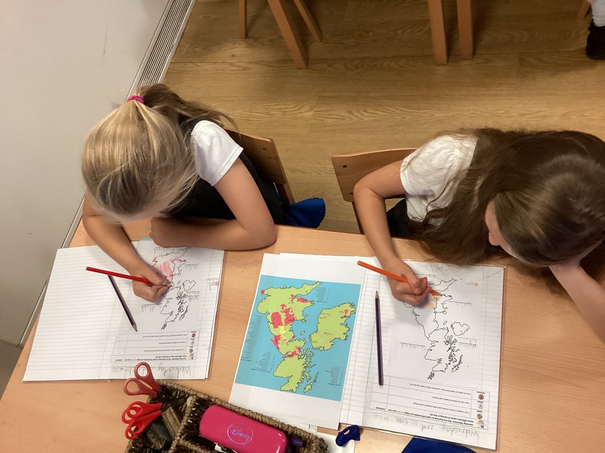 JCAWakefield's tweet image. Great map skills today in Year 2! We used atlases and then maps to locate coal mines within the UK ⁦@JCA_Geography⁩ #mapskills