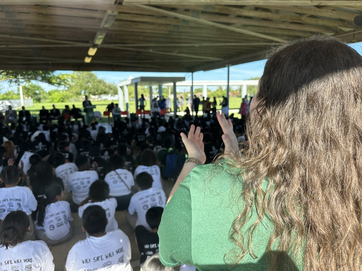 iWalkSafe's tweet image. An amazing #WalkToSchool Day with @MDCPS today!
Thank you, @WestHomesteadK8 for having us, and the huge community support from @MDCPSSouth @GoMiamiDade @MyFDOT_Miami @miamidadetpo @MiamiDadeFire @MiamiDadePD @JuanM8774, @southdadeband and many, many more! #WHK8