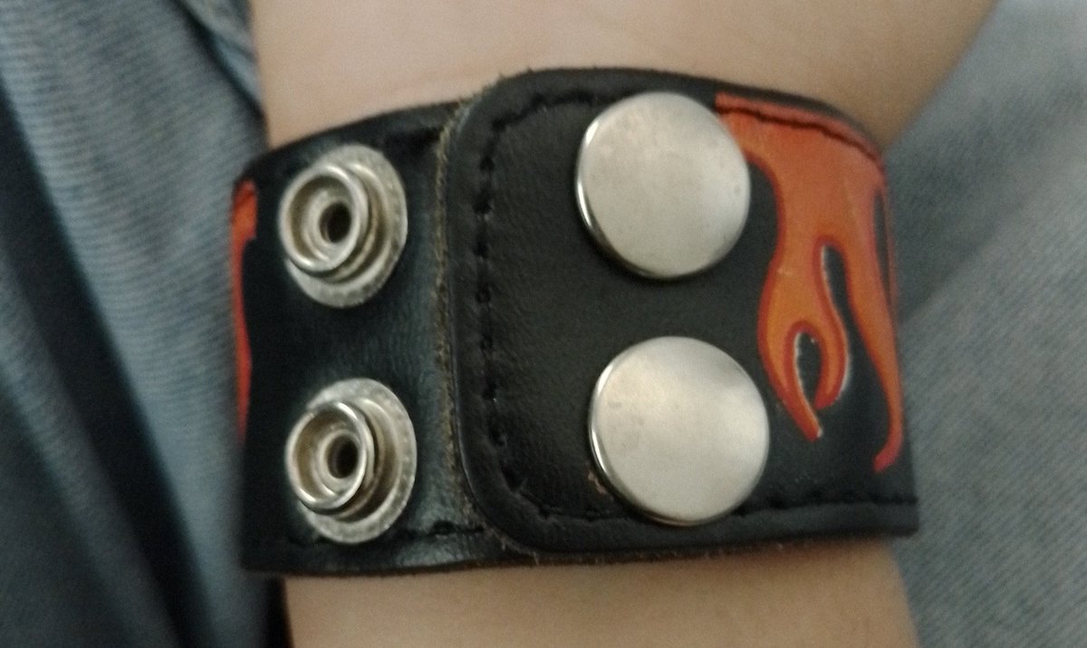 Me queda grande pero tampoco alcanzo a ponérmela en el segundo💔💔💔