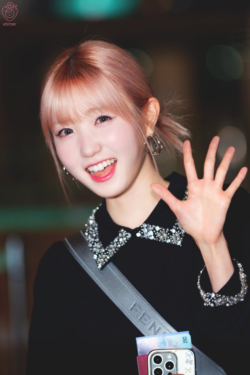 Hitomi_story's tweet photo. 241002 히토미 ICN 출국
#本田仁美 #혼다히토미 #SAYMYNAME #SMN #세이마이네임 https://t.co/bhcy3eel85