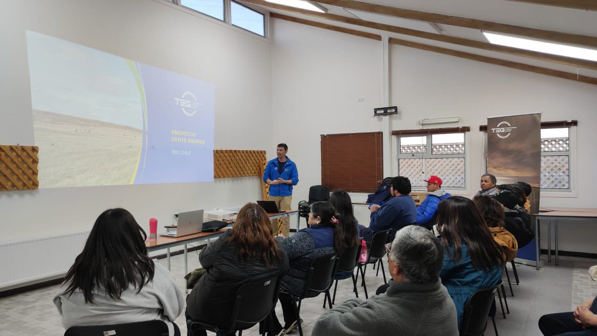 Fuimos invitados por la Junta de Vecinos de Cerro Sombrero, donde cerca de 20 vecinos participaron activamente en una charla sobre el proyecto "Gente Grande". 🌱🌬️