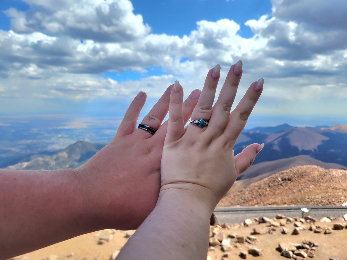 SkeletonJukebox's tweet image. @Total_Headcase and I celebrated our ten-year anniversary on Sunday...and I also proposed!