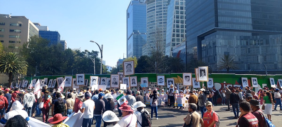Dice <a href="/Claudiashein/">Claudia Sheinbaum Pardo</a> “como nos han enseñado, solo lo que se nombra existe”, pero en los 100 compromisos quedaron fuera las más de 115 mil víctimas de desaparición. Mientras nuestro corazón lata, nosotras, como desde hace décadas, seguiremos gritando sus nombres ¡Hasta encontrarles!