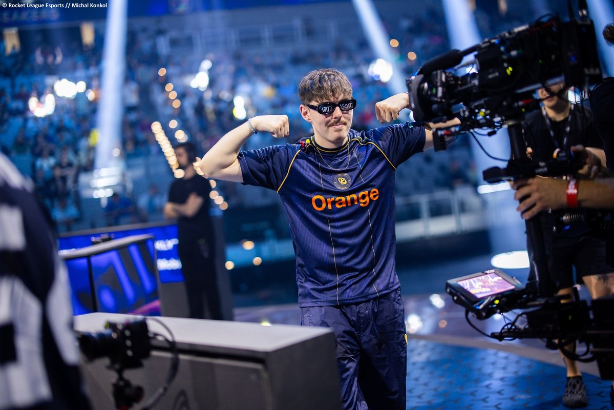 LiquipediaRL's tweet photo. .@KarmineCorp 🤝 @Vatira5 - 2 years!

The #KCORP superstar has been part of the org for 2 years! So far during his time with The Blue Wall, Vatira has won the RLCS 2023 Winter Major and 6 RLCS Regionals!

@RLEsports #RLCS https://t.co/R7xEpTfoea