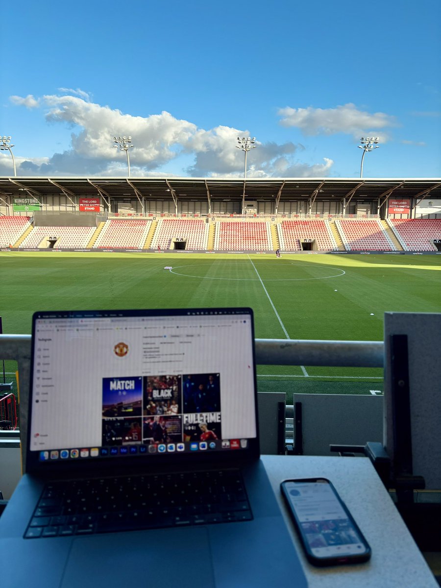maddyoffline's tweet image. Tonight’s office, Leigh Sports Village.

Ready for some League Cup action with @ManUtdWomen 🔥

#MUFC | #MUWomen