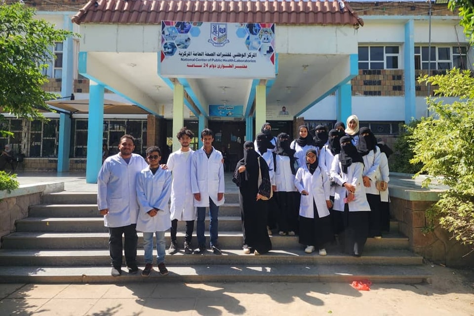 Eiuniversity's tweet photo. قسم المختبرات الطبية ينظم زيارة علمية لطلبة المستوى الثالث إلى مختبرات الصحة العامة المركزية - صنعاء https://t.co/WOdBqQMos4
