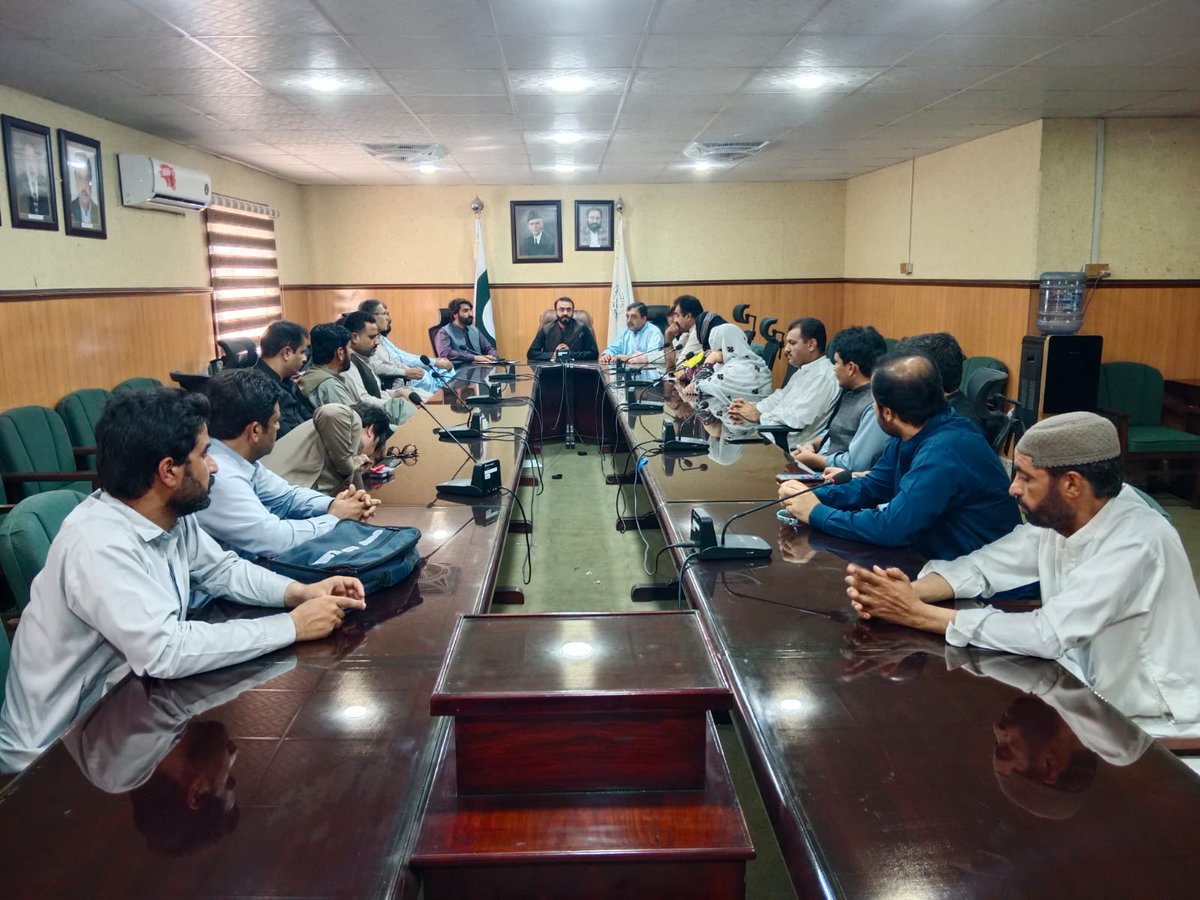 گرینڈ ہیلتھ الائنس بلوچستان تمام عوام سے پرزور اپیل کرتی ہے کہ اس تحریک میں شامل ہو جائیں اور اپنے ہسپتالوں کو پرائیویٹائزیشن سے بچا لیں ۔ کنٹریکٹ پالیسی ملازمین کے حقوق پہ ڈاکہ ہے۔ کسی صورت اس فیصلے کو نہیں مانتے ۔