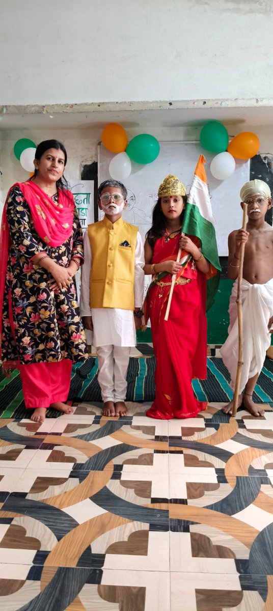 SumanKu22202716's tweet image. बच्चों ने महात्मा गांधी व लाल बहादुर शास्त्री जयंती पर लघु नाटक प्रस्तुत किया।
#GandhiJayanti2024 
#basicdepartment 
#GandhiJayanthi #Swachhata_Hi_Seva_Abhiyan
@basicshiksha_up 
@thisissanjubjp 
@narendramodi 
@myogiadityanath 
@CdoVaranasi