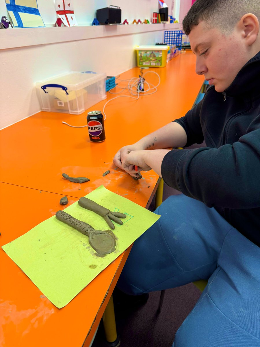 ERAGLENBURN's tweet image. Today, MJ and Kimberly spent the morning crafting a clay cutlery set and bowl. In the afternoon, we enjoyed some board games, with MJ in the lead! Stay tuned for next week when we bring our creations to life with paint! 🎨 @stoswaldsglasg1 #ClayArt #CreativeFun