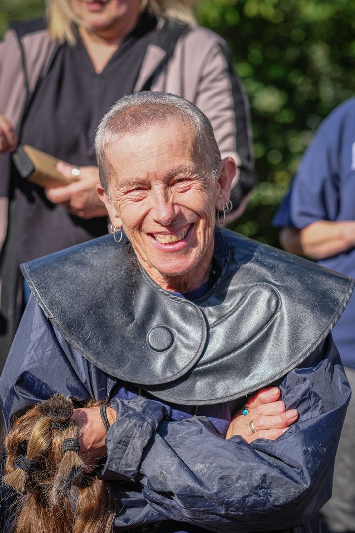 JustGiving (@justgiving) on Twitter photo Rose shaved her head for two paw-esome causes ๐พ ๐โโ๏ธ
She braved the chop for <a href="/ForeverHoundsUK/">Forever Hounds Trust</a>, where her dog, Bandit was adopted from in 2019.
She also donated her hair to <a href="/LPTrustUK/">Little Princess Trust</a>, a charity that makes wigs for children with cancer.
Donate here๐
just.ly/3AXhqsa Rose shaved her head for two paw-esome causes ๐พ ๐โโ๏ธ
She braved the chop for <a href="/ForeverHoundsUK/">Forever Hounds Trust</a>, where her dog, Bandit was adopted from in 2019.
She also donated her hair to <a href="/LPTrustUK/">Little Princess Trust</a>, a charity that makes wigs for children with cancer.
Donate here๐
just.ly/3AXhqsa