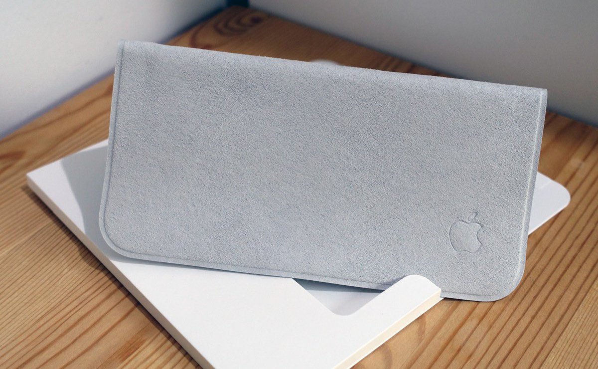 fresk0_'s tweet photo. Apple released ClothOS 1.0.1 for all users . 😏 #AppleCloth #Apple  https://t.co/gPFNs1yxLa