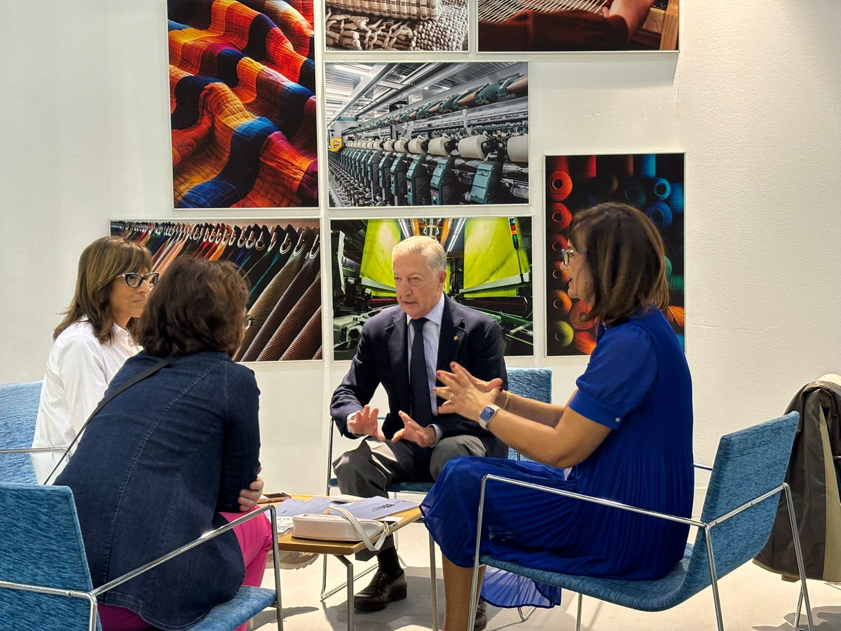 Tercera jornada de <a href="/Textilhogar_HTP/">Textilhogar | HOME TEXTILES PREMIUM</a> de encuentros y visitas, entre ellas la del alcalde de Ontinyent, Jorge Rodríguez y las dos reuniones de cooperación mantenidas con los responsables del <a href="/Ceipiemonte/">Ceipiemonte s.c.p.a.</a> de Italia y con la Asociación Home From Portugal.