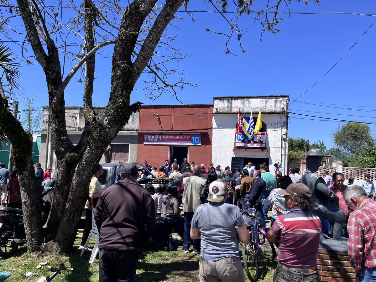 Tabareviera's tweet photo. En #Tranqueras #Rivera hablamos de la descentralización, seguridad y los plebiscitos entre otros temas.
#ElMejorSenado @PedroBordaberry
Vamos Uruguay es la fuerza de propuestas, de continuidad y cambio. #BordaberryConOjeda https://t.co/bhF8jZr4Nw