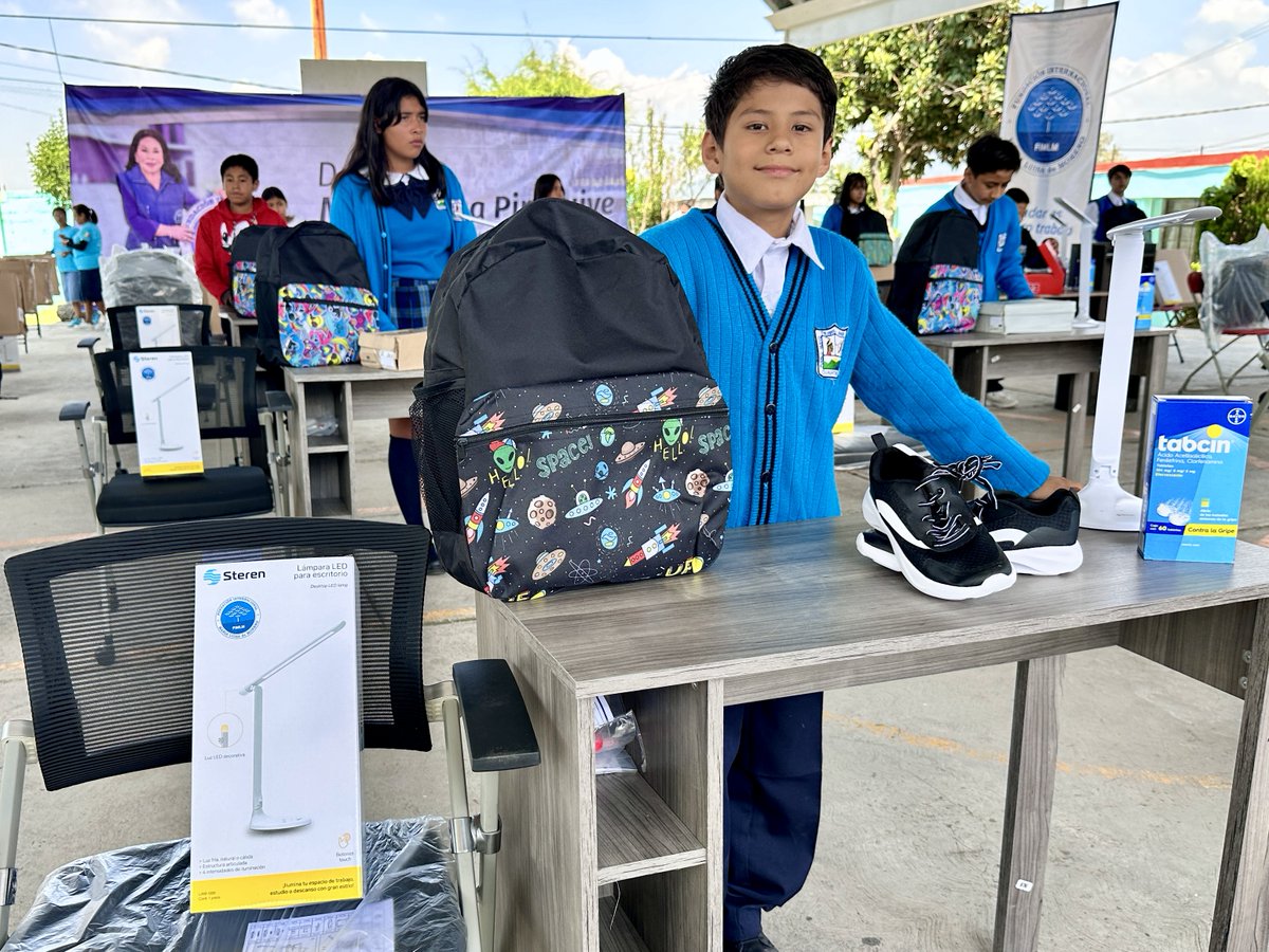 FIMLM's tweet photo. #FimlmMéxico 🇲🇽|🎒✨ ¡En Coyotepec, Estado de México, entregamos calzado, vitaminas, mochila con kit de lectura y mobiliario a 50 familias de bajos recursos!

Con el liderazgo de la Dra. @MLPiraquive, seguimos impulsando el futuro de los estudiantes en #Mexico. https://t.co/OrpJ20Cgll
