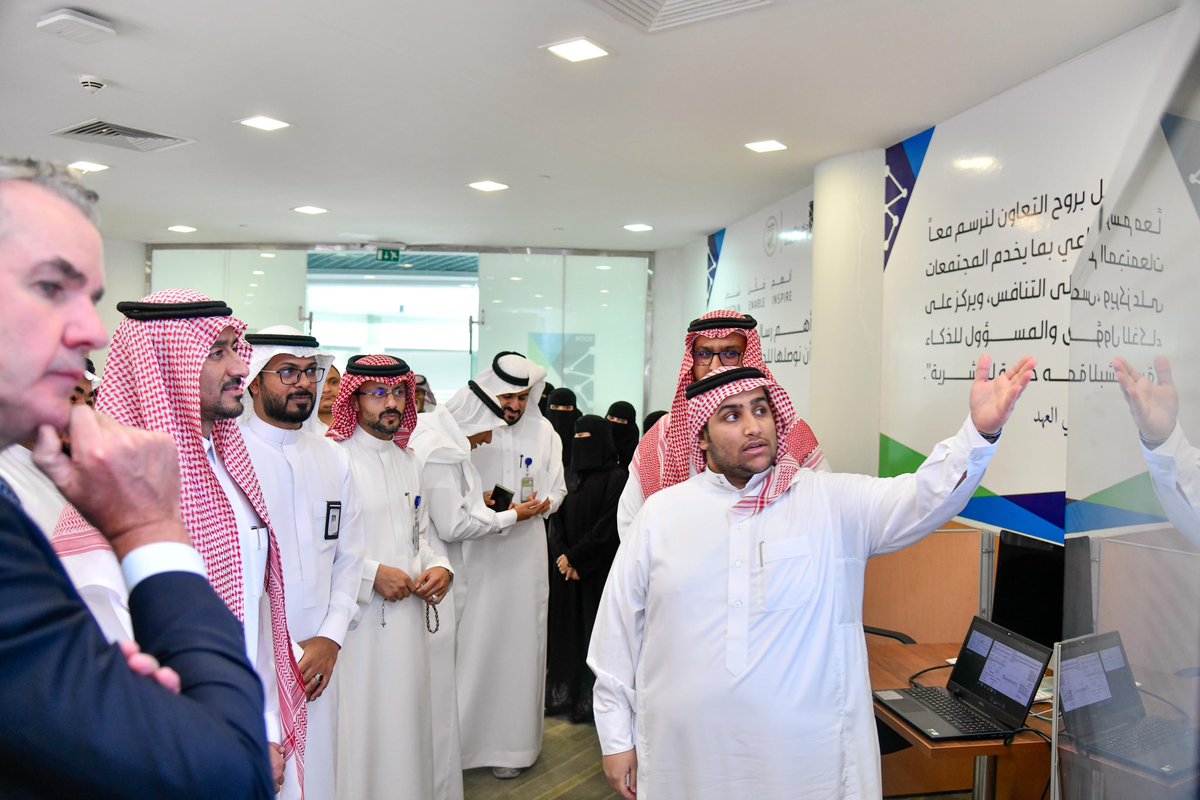 BahaUniversity's tweet image. #تغطية | #جامعة_الباحة | 

#بالصور  وفد شركة #IBM يزور كلية الحاسبات والمعلومات