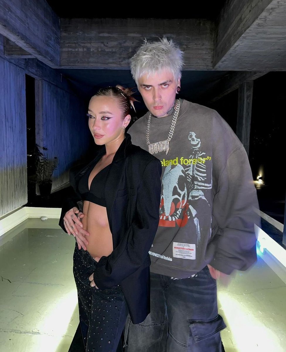 Feliz 2 mi amorr.💜
Otros mes junto a vos y reafirmo querer estar con vos toda la vidaa, gracias por estar conmigo en todo momento y alegrar cada uno de mis días con tu presencia. Sos el amor de mi vida, te amoo.🏹❤️