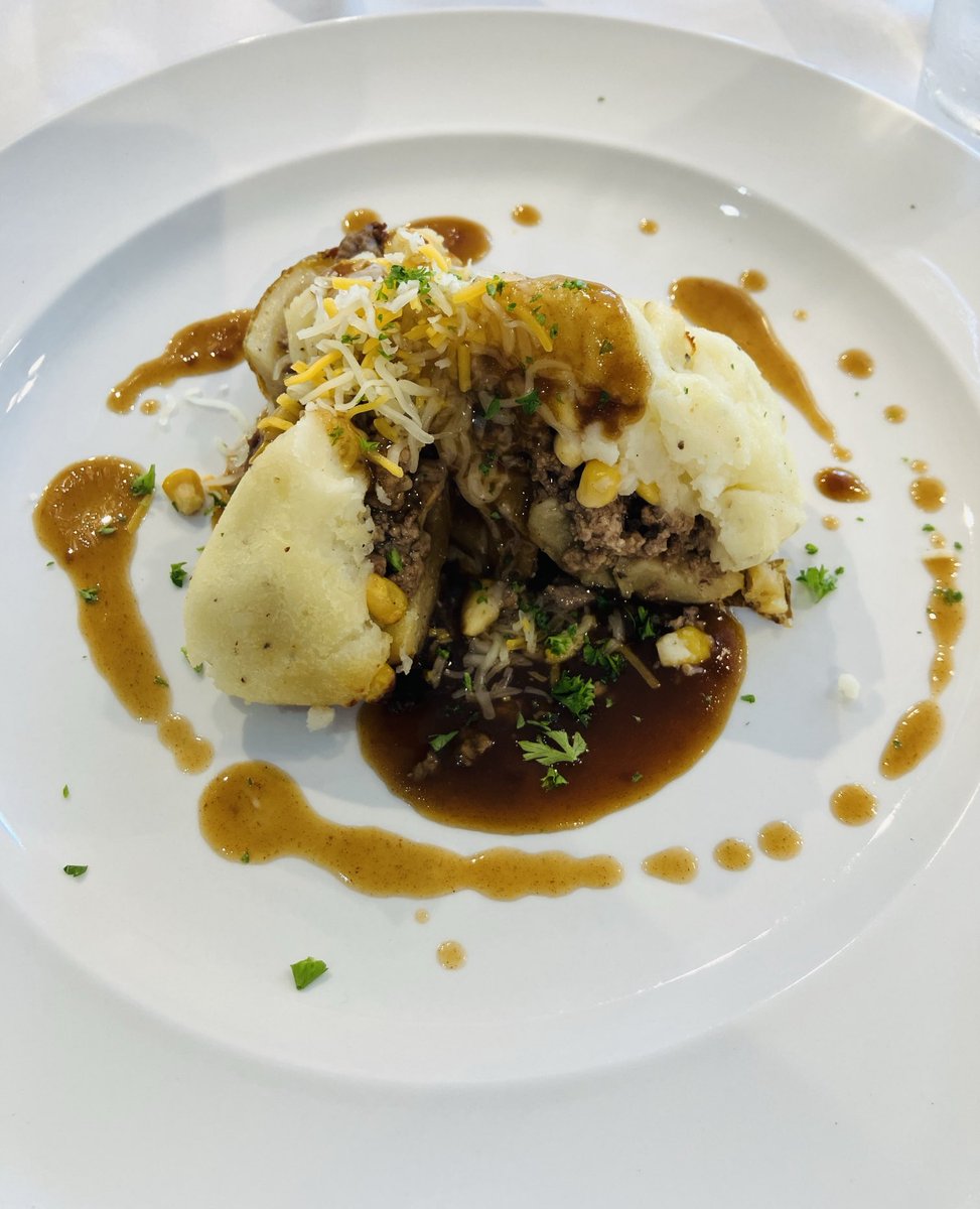 Have you stopped by The Black Cat Bistro yet this year? Amazing ambience, service and of course food! #CTEWorks ⁦<a href="/SHS_CTE_/">Salem High School CTE</a>⁩