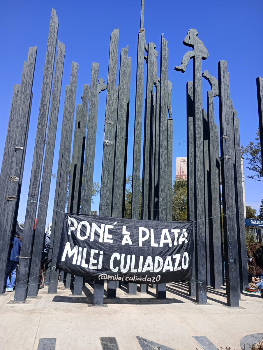 MauroFdz's tweet photo. Monumento a la Reforma Universitaria de la Universidad Nacional de Córdoba. #MarchaFederalUniversitaria https://t.co/ksjRIESkMB