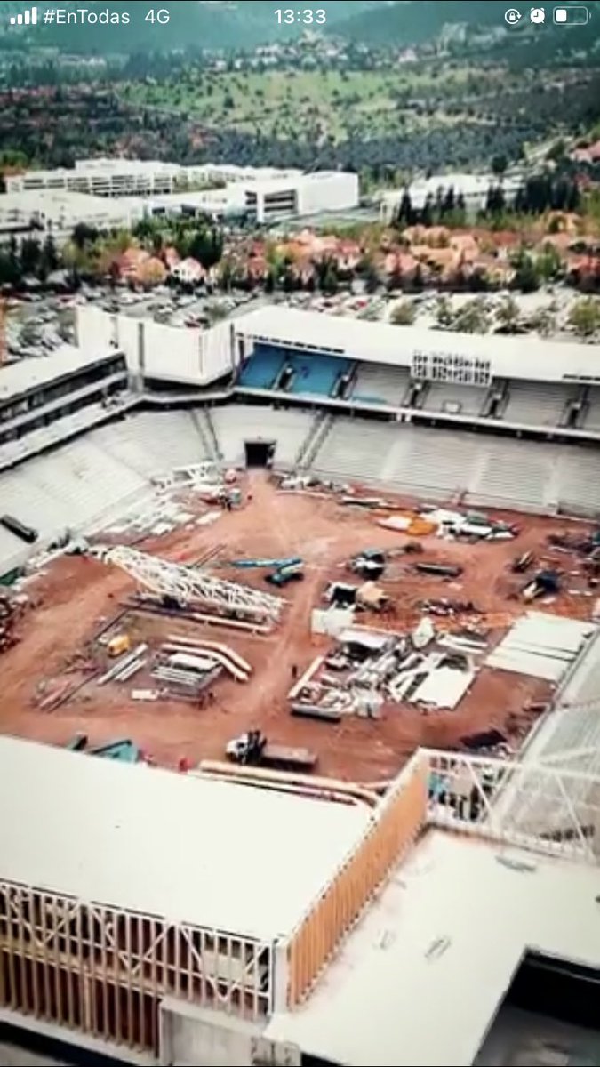 CGarridoUC's tweet photo. @Cruzados Las butacas que están instalando pareciera q van mirando la linea lateral y no en diagonal como la de mas abajo…, espero q solo sea una mala óptica desde la foto y no tengamos el problema q alguna vez tuvo el nacional https://t.co/HCro0IWpus